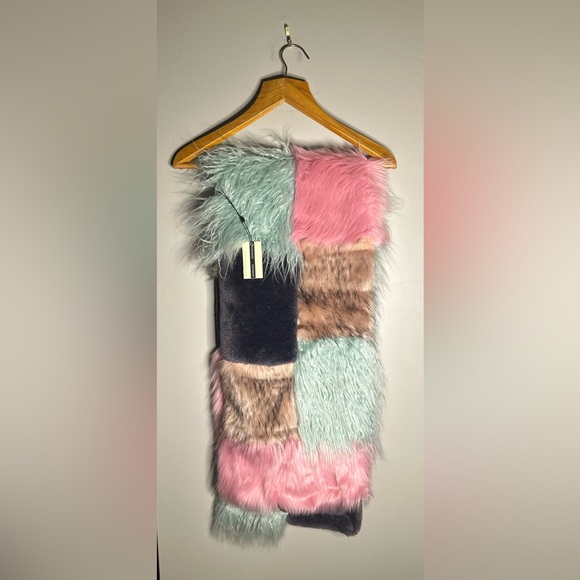 Topshop Accessories - Topshop mixed faux fur wrap NEW